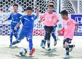 什么是“博弈论中的威胁与承诺”？解析在黑赌局中的心理震慑。（博弈论视角下的威胁与承诺：解析地下赌局中的心理威慑）